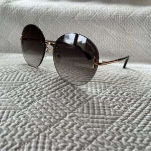 Elegant oversized sunnies by Tom Ford